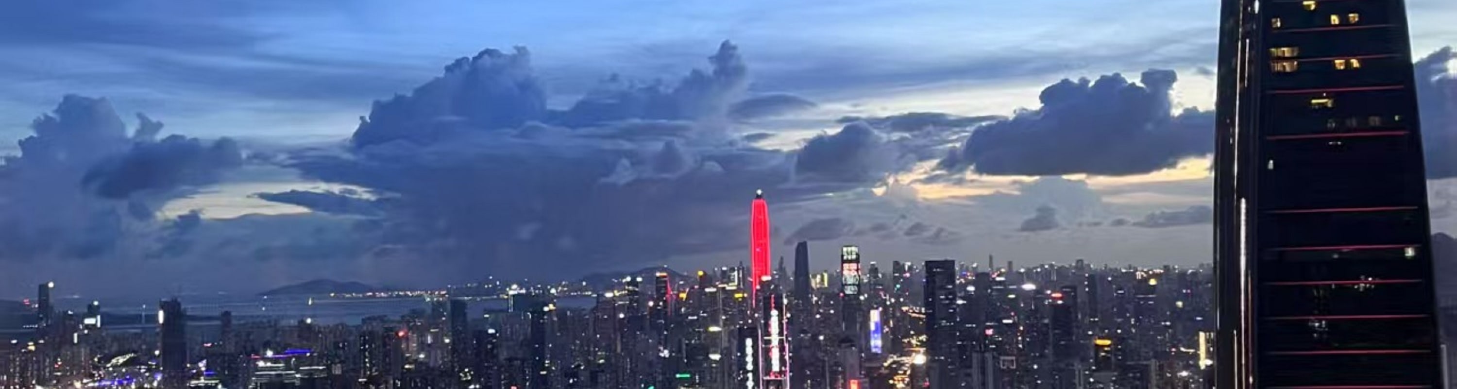 When Shenzhen Diwang Building was completed, it was awarded the title of the tallest building in Asia. It is also the first steel-structured high-rise building in China, bearing the mark of Shenzhen's past glory and rapid development.