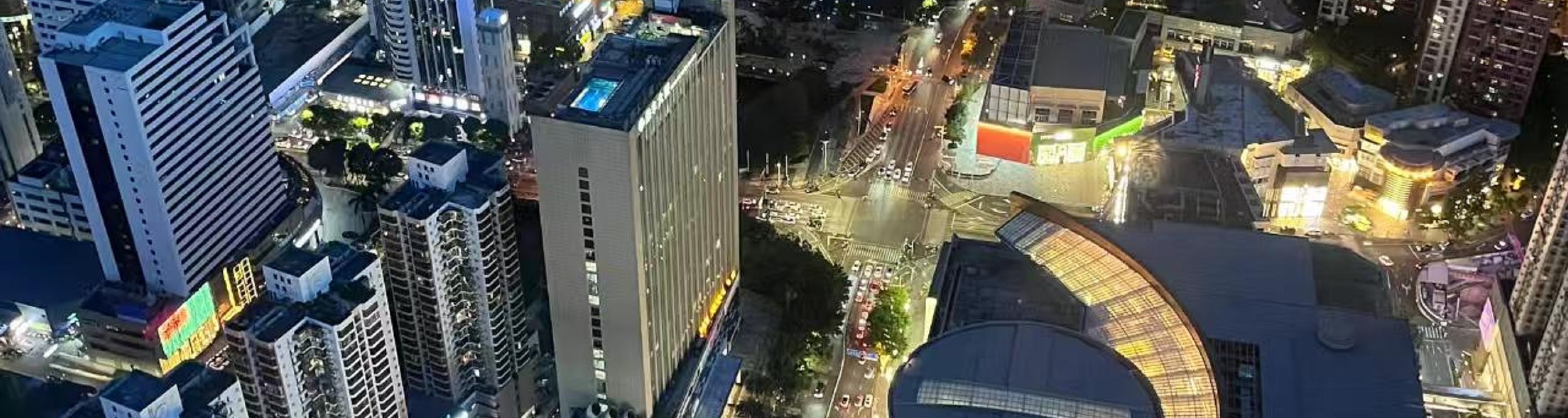 The origin of the name of Diwang Building is quite interesting. The land where it is located was bought by a Hong Kong company at a high price of more than 140 million US dollars in a land auction in 1992, setting a record for the highest land price in Sh