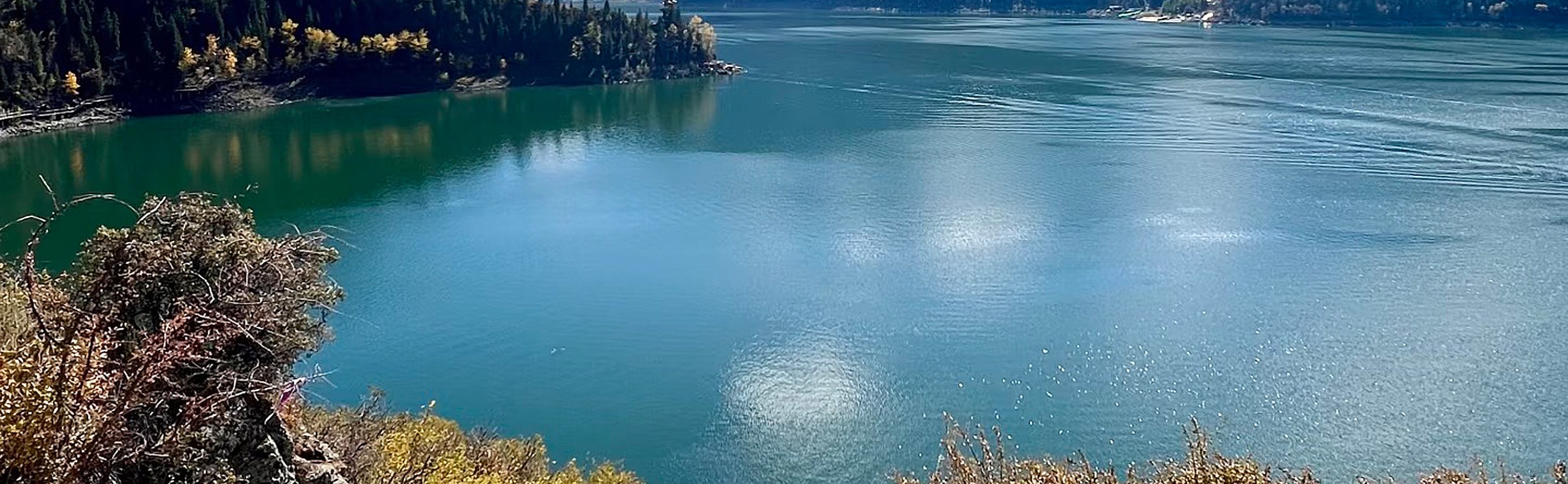 途徑有王母娘娘洗澡盆之稱“西小天池 ”