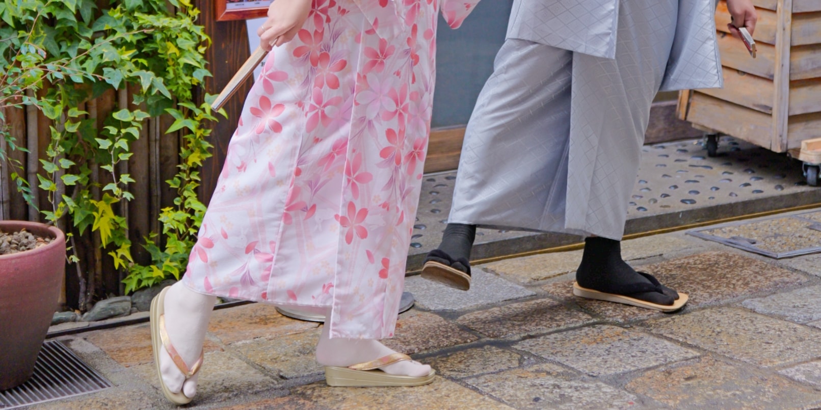 Osaka Castle Park/Shinsaibashi/Yasaka Shrine Photoshoot Experience - Thumbnail 13