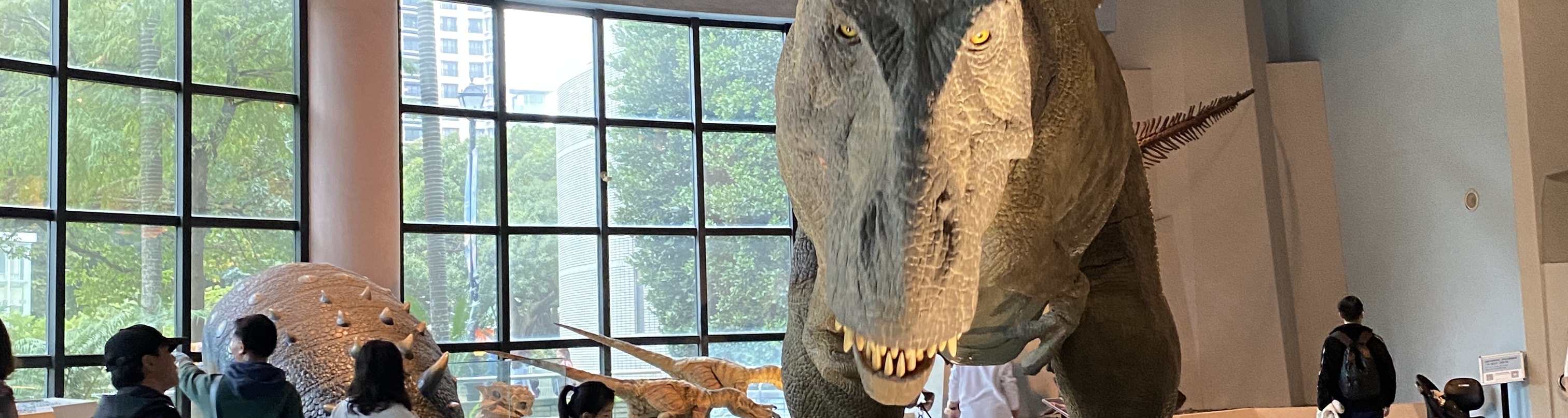 國立自然科學博物館：走訪台中代表性的知性景點，館內展示豐富多元的自然與科學知識，特別是逼真的恐龍模型展區，深受各年齡層旅客喜愛。