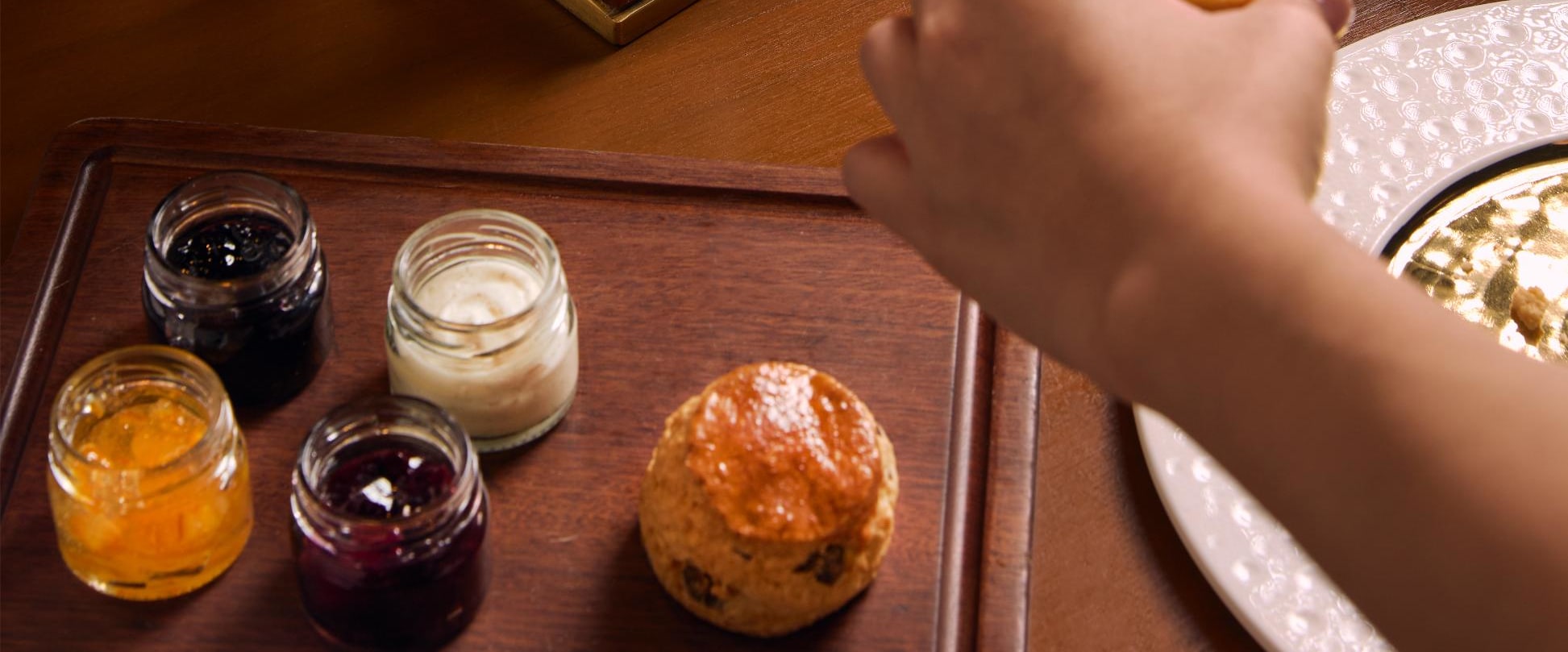 Afternoon Tea Set in Ms.Jigger at Kimpton Maa-Lai Bangkok - Thumbnail 4