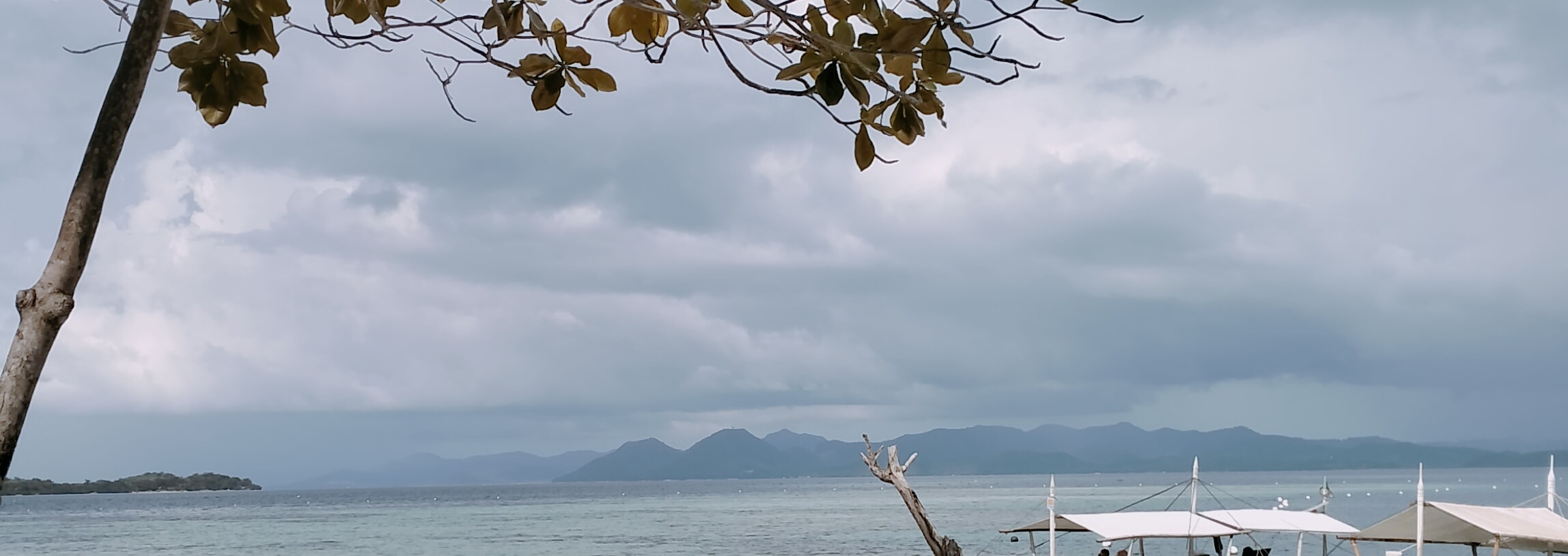White sand- beaches, either sandbar or in the island, is perfect way to chill and get the tan!