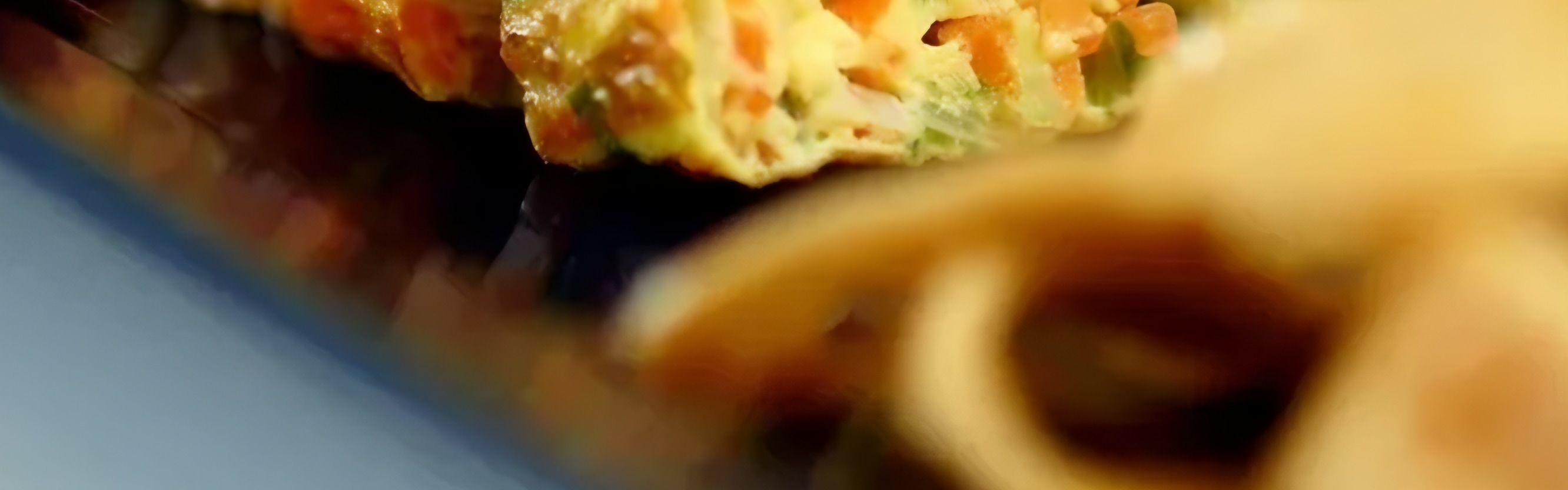 一道簡單的菜餚，用心折疊——就像韓國家庭廚房一樣。