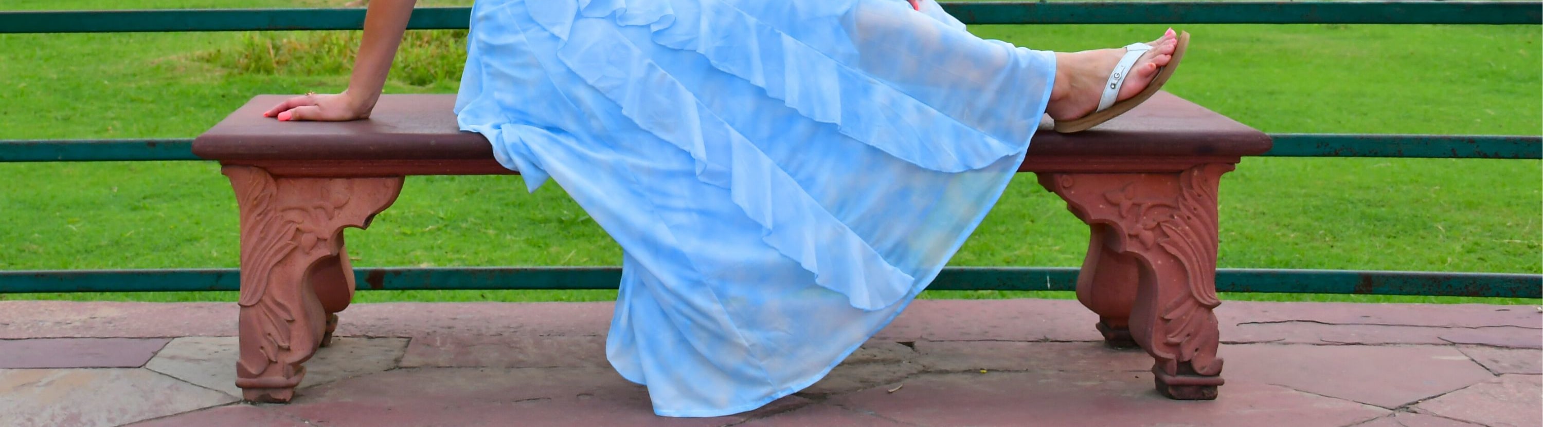 在專業導遊的帶領下，盡情欣賞泰姬瑪哈陵的絕世之美，並在他的協助下，找到最佳拍攝角度，捕捉動人瞬間。這座享譽全球的聯合國教科文組織世界遺產，擁有宏偉壯麗的建築，以及一段令人動容的帝王愛情故事，等您來親身探索。