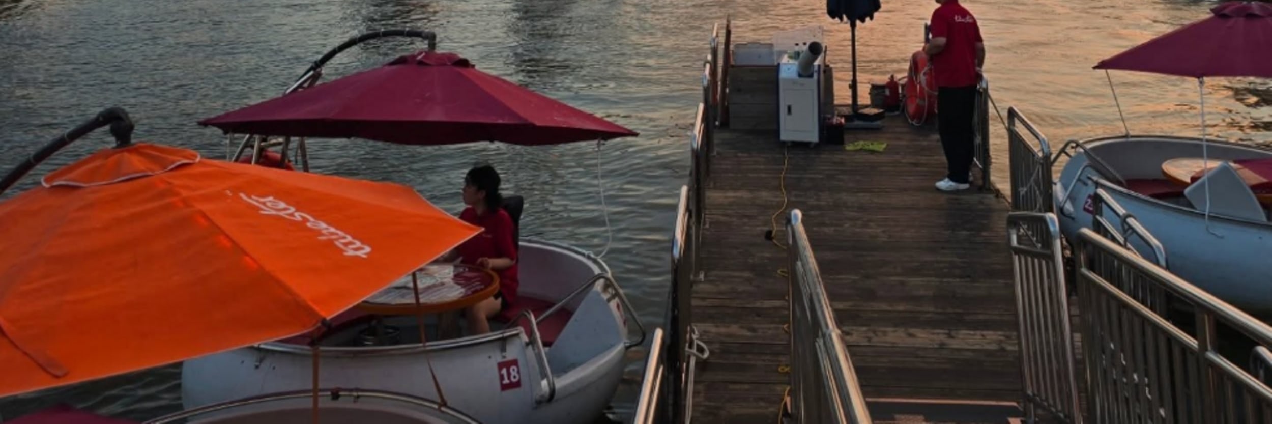 Seoul Han River Tubester Rental-  Boat&Picnic Package