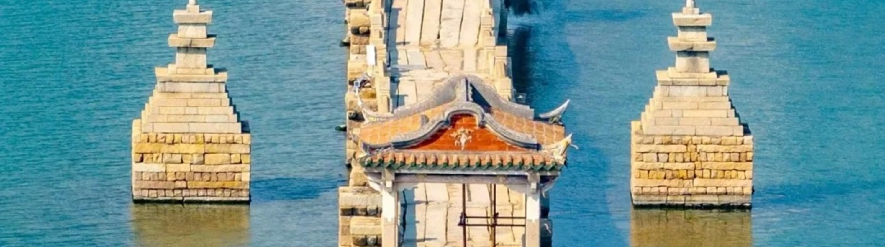福建泉州蟳埔村&開元寺&洛陽橋1日遊（蟳埔村+開元寺+跨海梁式洛陽橋+《黑神話悟空》取景地+贈送女士簪花項目+探索非遺魅力+廈門往返）