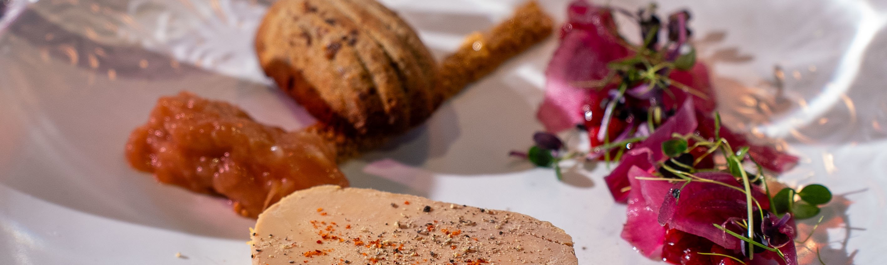 盡享精緻奢華的美食饗宴，品味最頂級的法式料理。