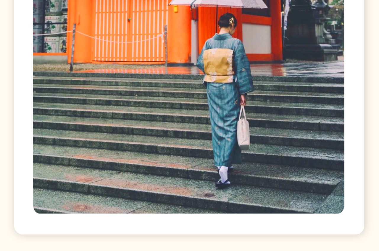 【八坂神社】位於京都市東山區的神社，是關西地區最知名且歷史最悠久的神社之一。這裡有專門求籤、寫繪馬和請御守的地方，繪馬圖案非常多樣，祈求戀愛的心形繪馬十分受歡迎。