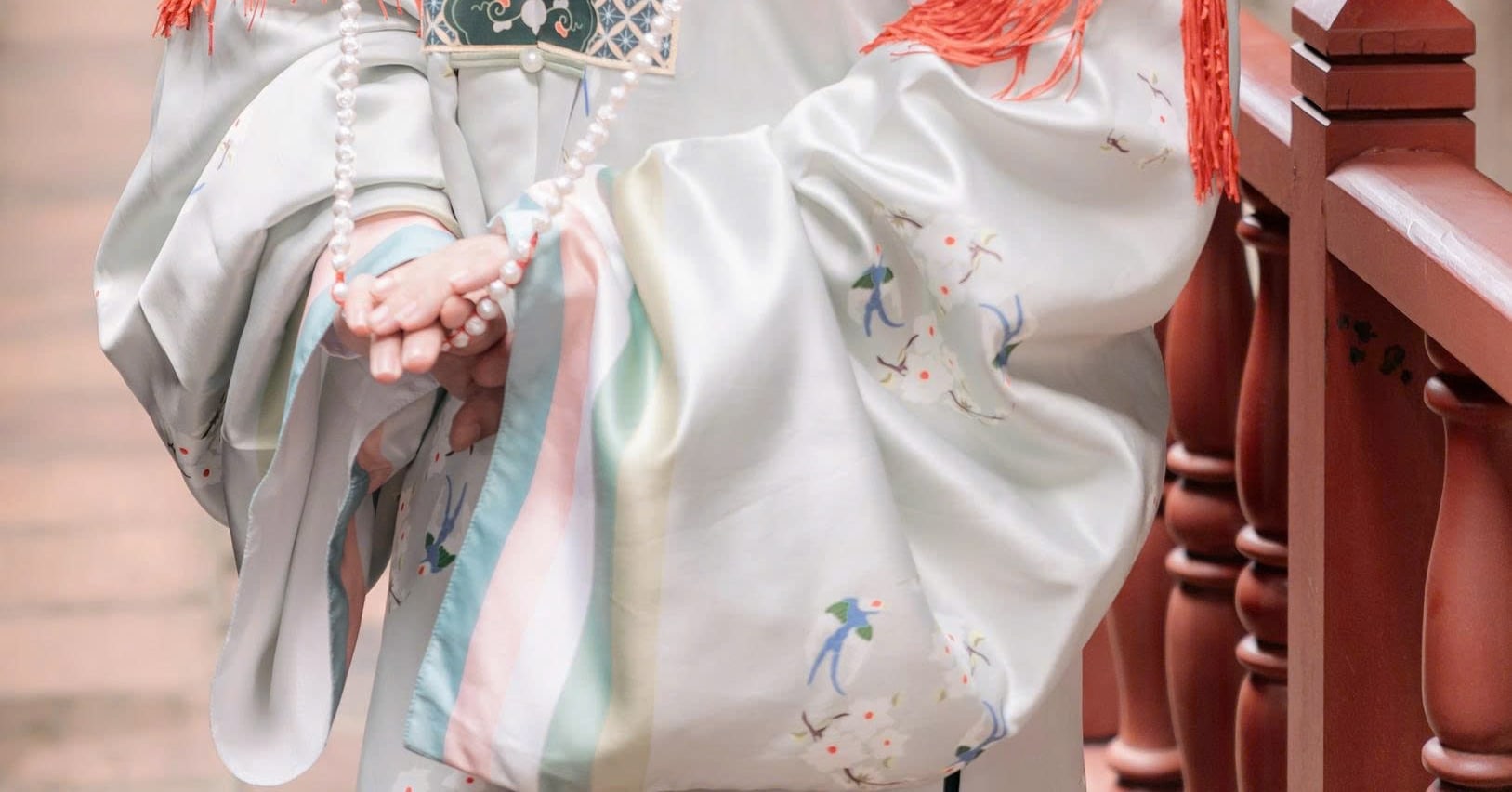 Royal Vietnamese Costume Rental & Professional Photoshoot in Hanoi - Thumbnail 4