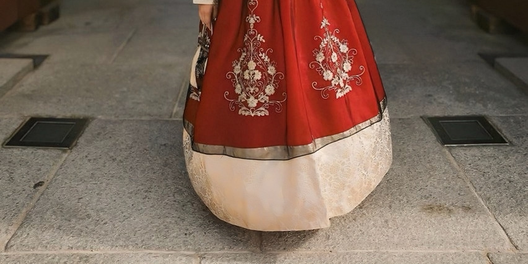 Modern Hanbok: A contemporary interpretation of hanbok with a single layer, lighter fit, and elegant decorative details. Stylish and easy to wear for photos.
