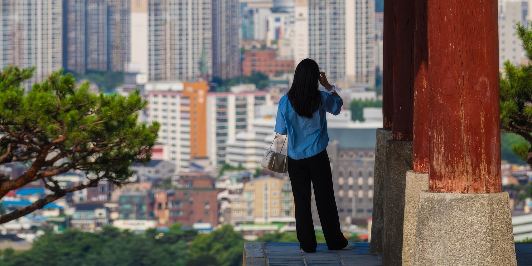 深入探索水原華城每個角落，在傳統韓屋背景下拍下難忘的紀念照。
