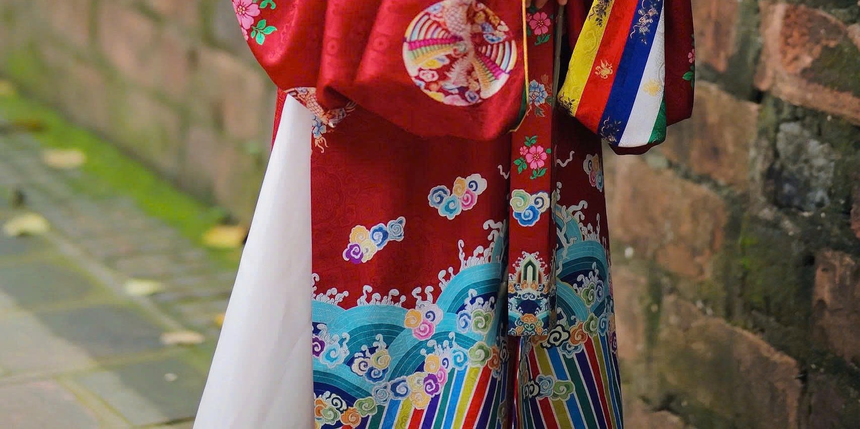 Royal Vietnamese Costume Rental & Professional Photoshoot in Hanoi - Thumbnail 14