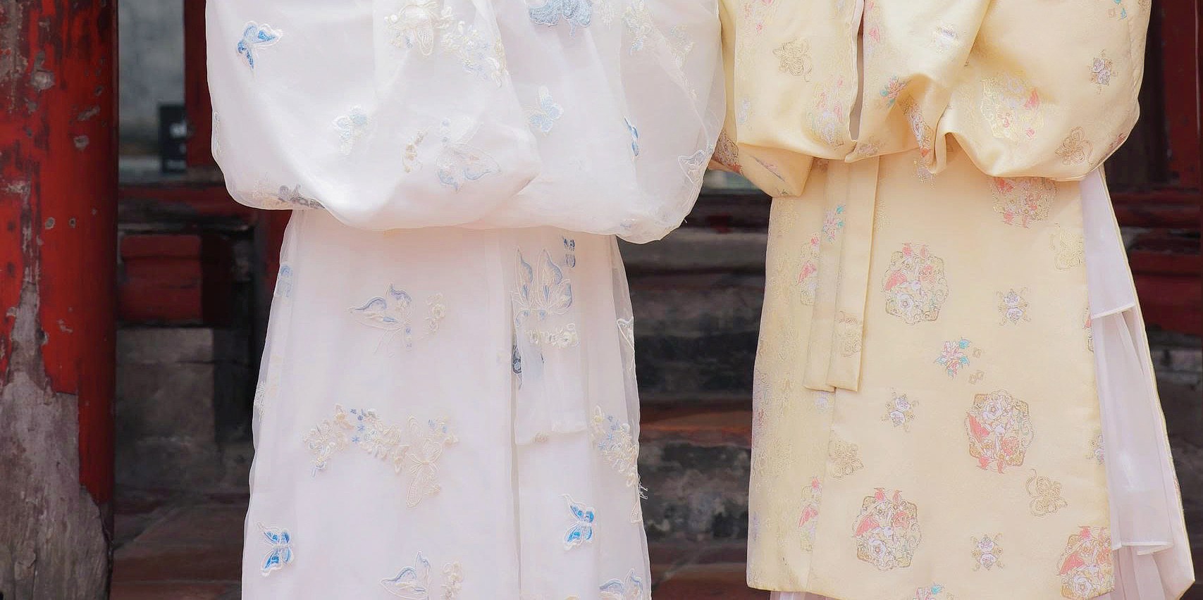 Royal Vietnamese Costume Rental & Professional Photoshoot in Hanoi - Thumbnail 20
