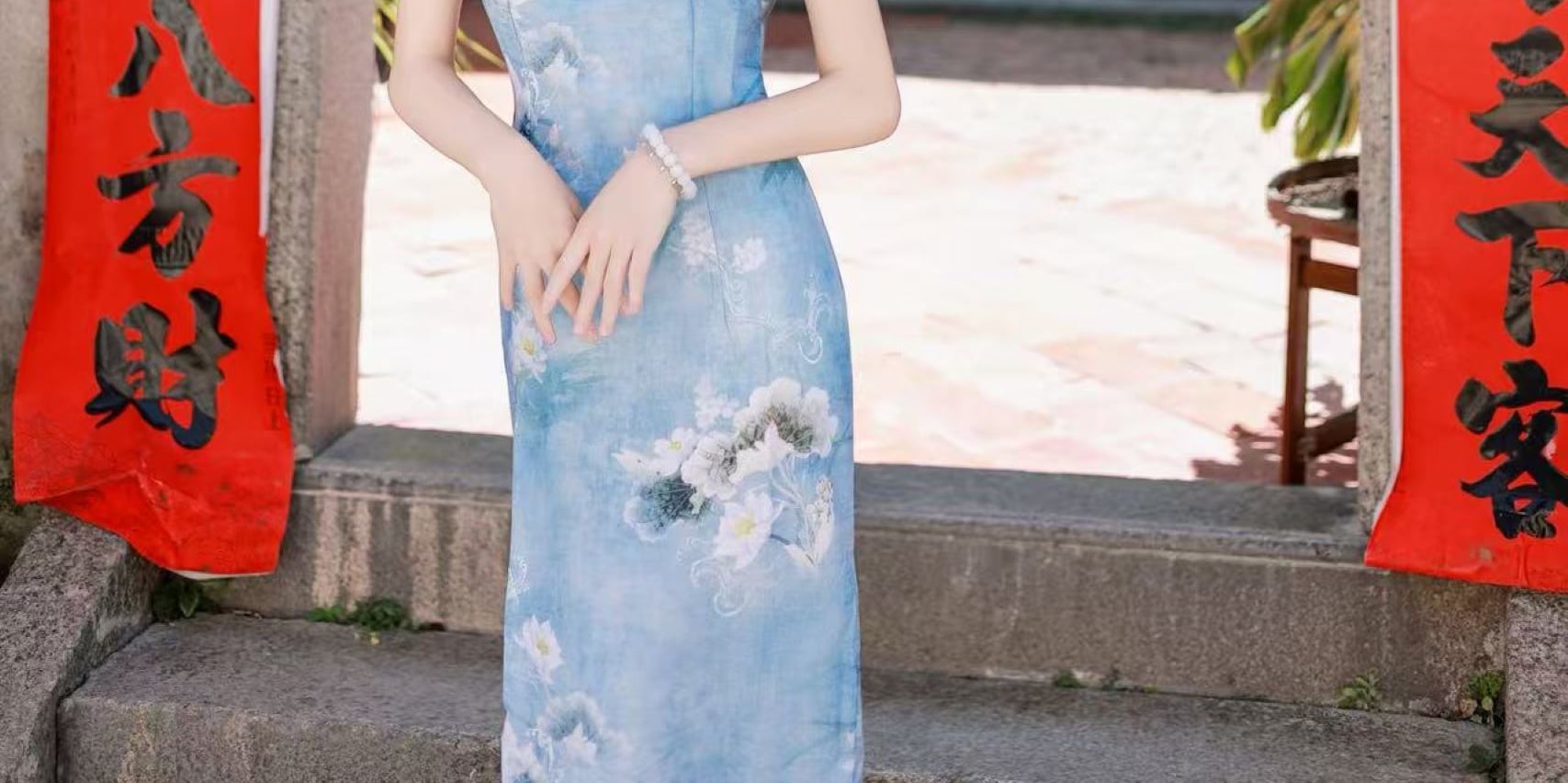 簪花造型與當地的風土人情相結合,為顧客拍攝出充滿地域特色和文化氛圍的照片 簪花造型與當地的風土人情相結合,為顧客拍攝出充滿地域特色和文化氛圍的照片