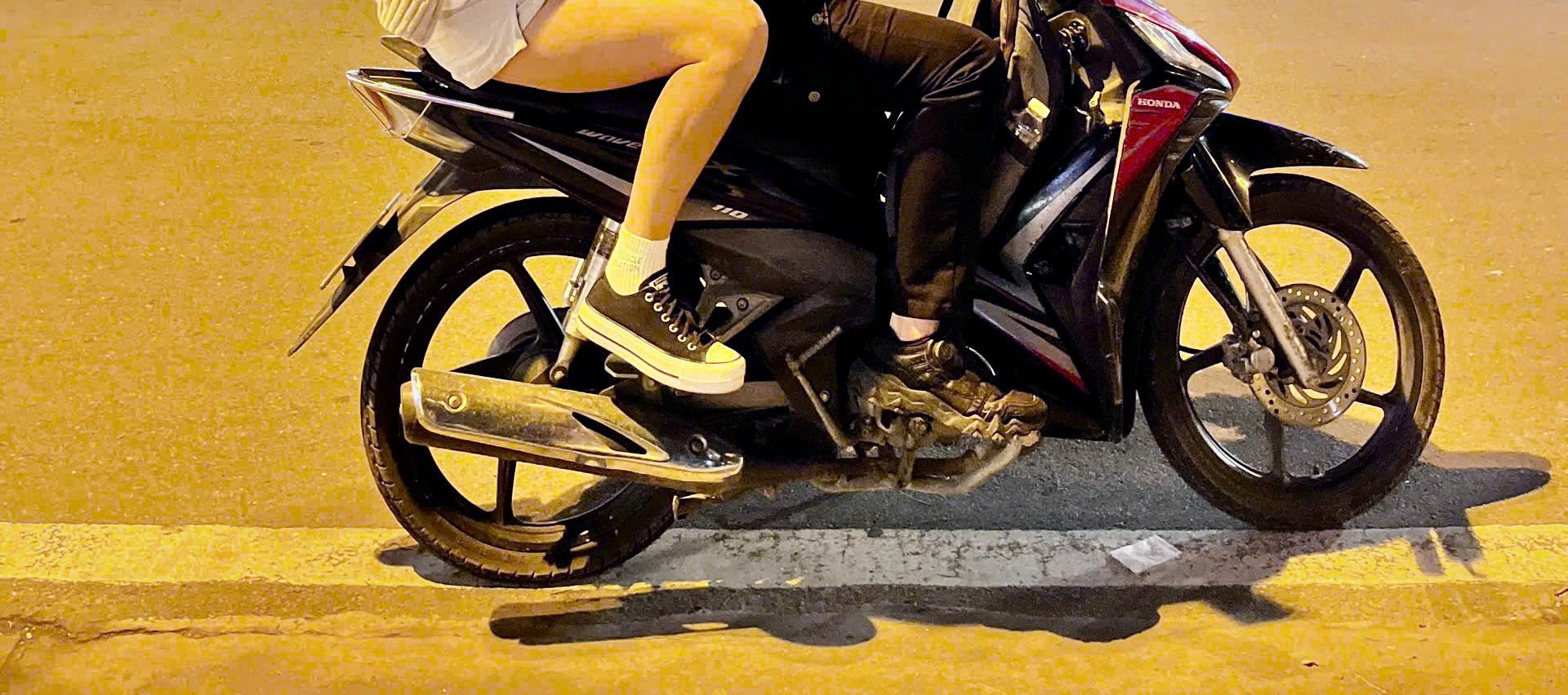 Nha Trang Night Local Food Tasting & Sightseeing Tour by Scooter