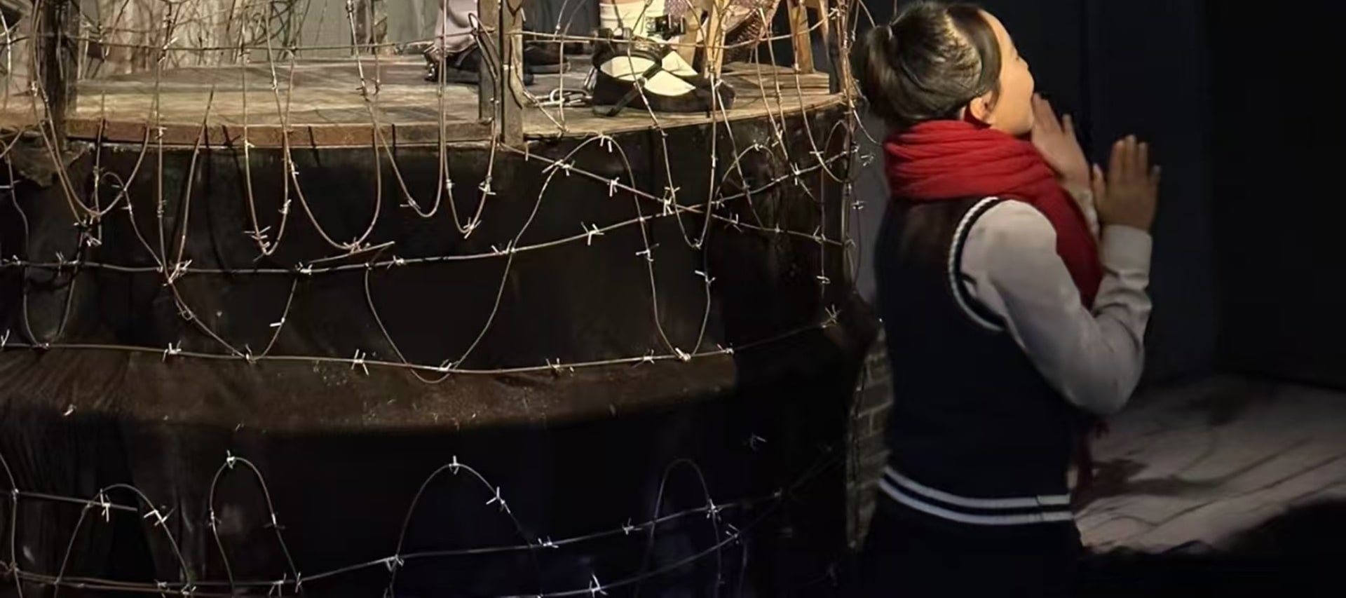 該劇實現了 “觀劇+逛景區” 的無縫銜接，既豐富了紅色旅遊的體驗層次，也為重慶打造了 “城市紅色名片”