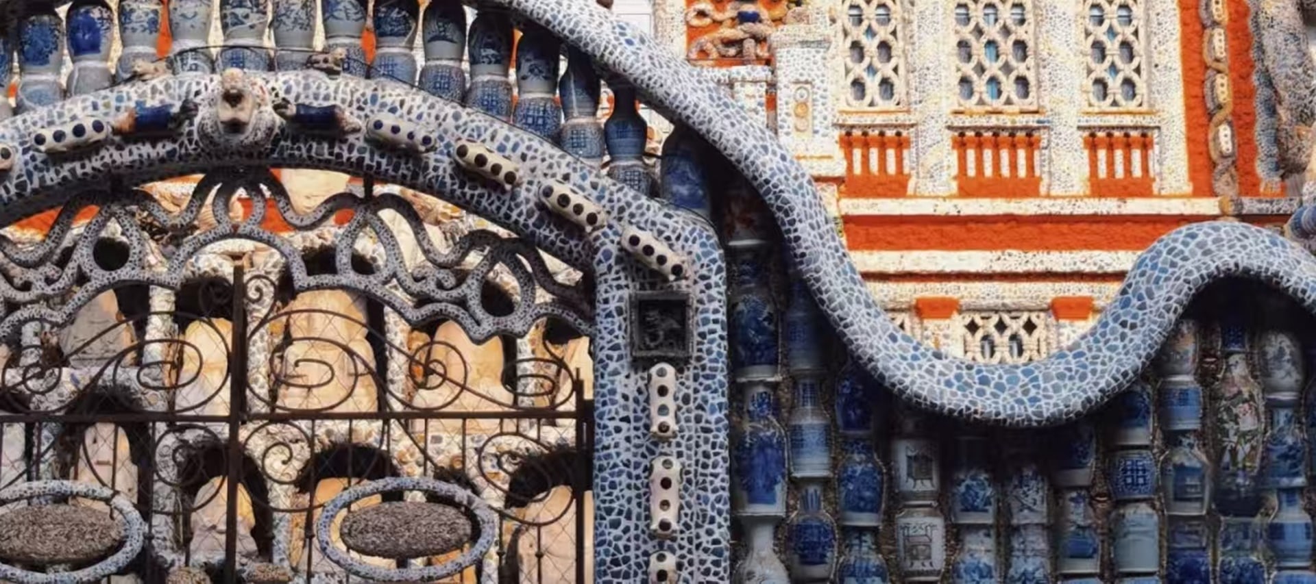 中國是 “瓷器之國”,從唐代的唐三彩到宋代的五大名窯,從明代的青花到清代的粉彩,瓷器不僅是實用器物,更是中國文化的重要符號 中國是 “瓷器之國”,從唐代的唐三彩到宋代的五大名窯,從明代的青花到清代的粉彩,瓷器不僅是實用器物,更是中國文化的重要符號