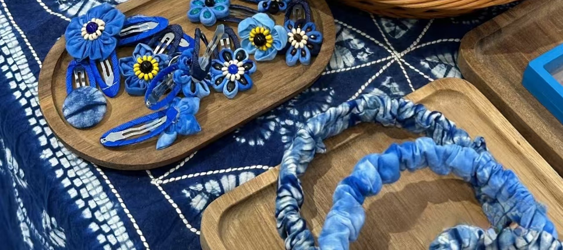 還可扎染各種小飾品、小掛件