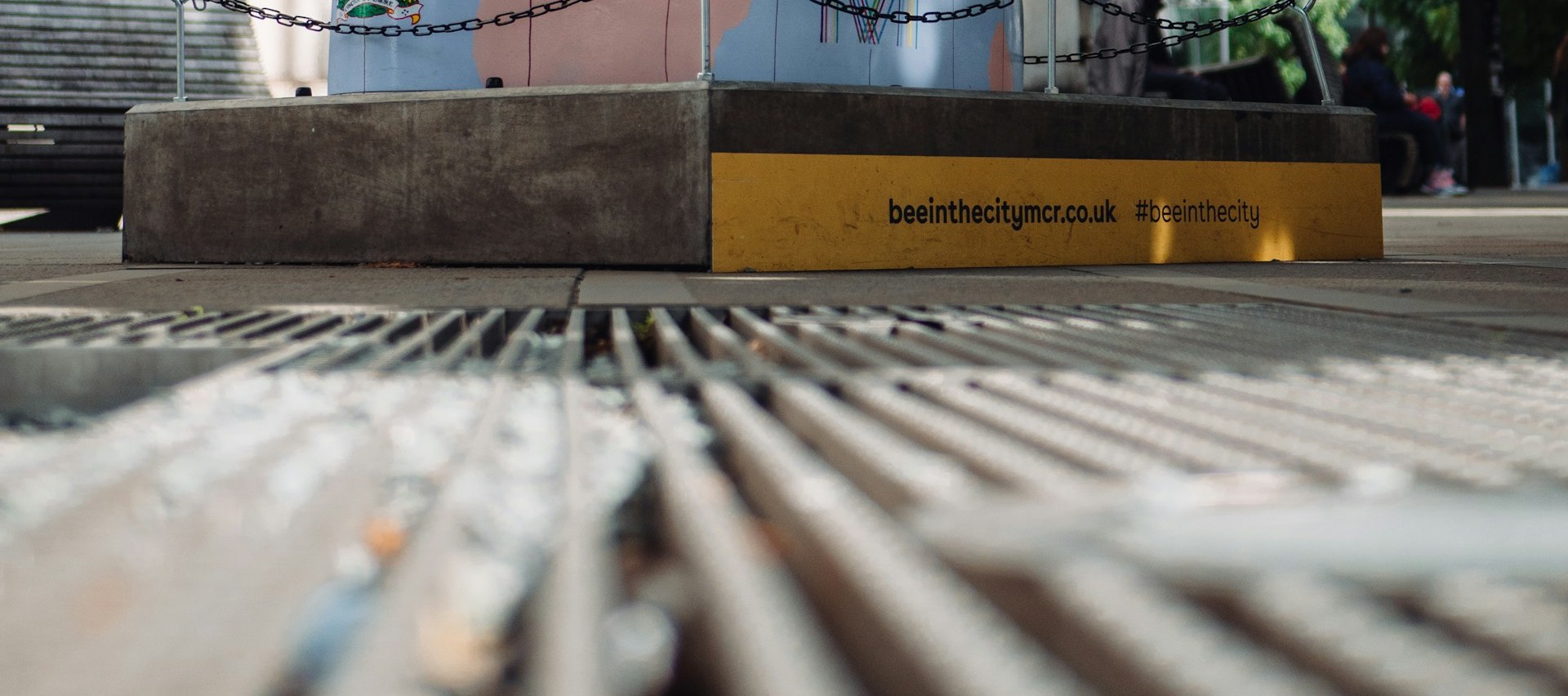 蜜蜂是曼徹斯特的城市象徵,代表勤奮與團結精神,在曼城處處可見到帶有蜜蜂標誌的設計。 蜜蜂是曼徹斯特的城市象徵,代表勤奮與團結精神,在曼城處處可見到帶有蜜蜂標誌的設計。