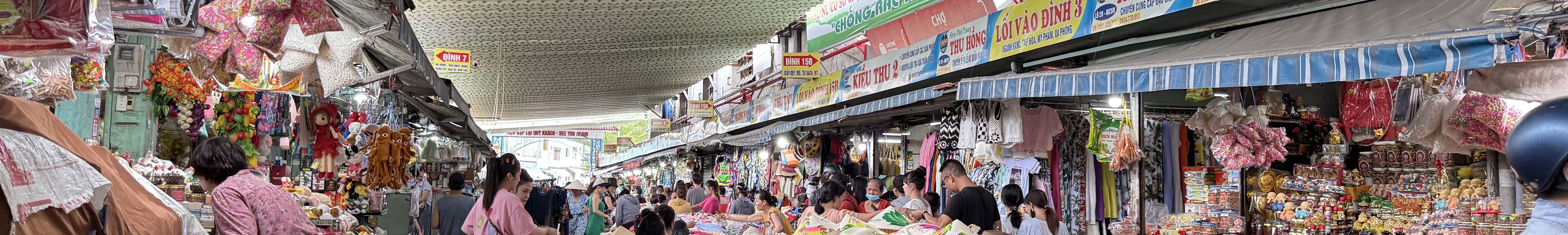 造訪峴港韓市場，探索當地最知名的紀念品、手工藝品和傳統市集生活。