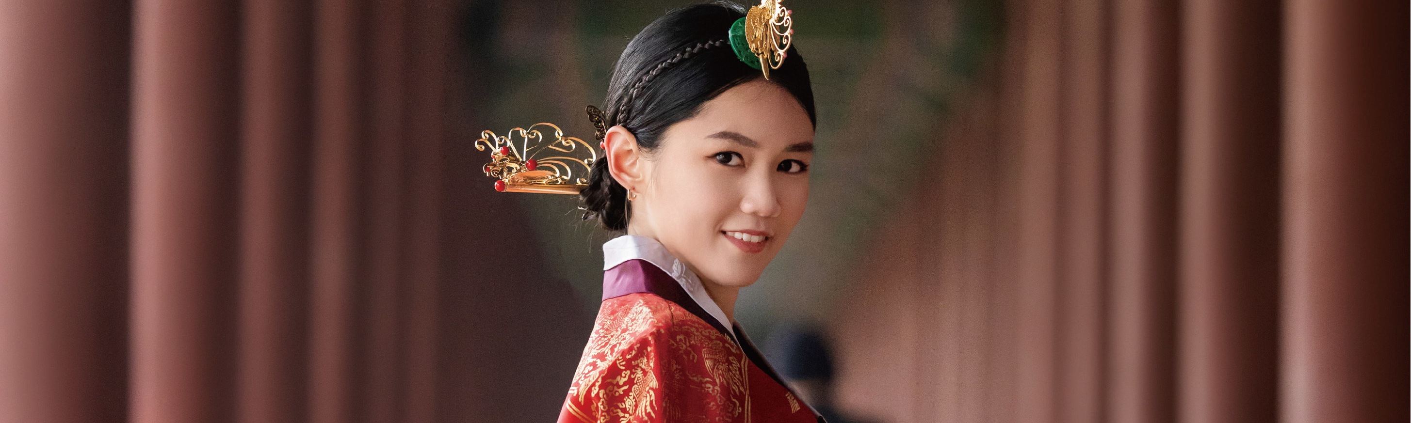 Hanbok Rental with Hairstyling & Accessories at Hanbokgirls - Thumbnail 101