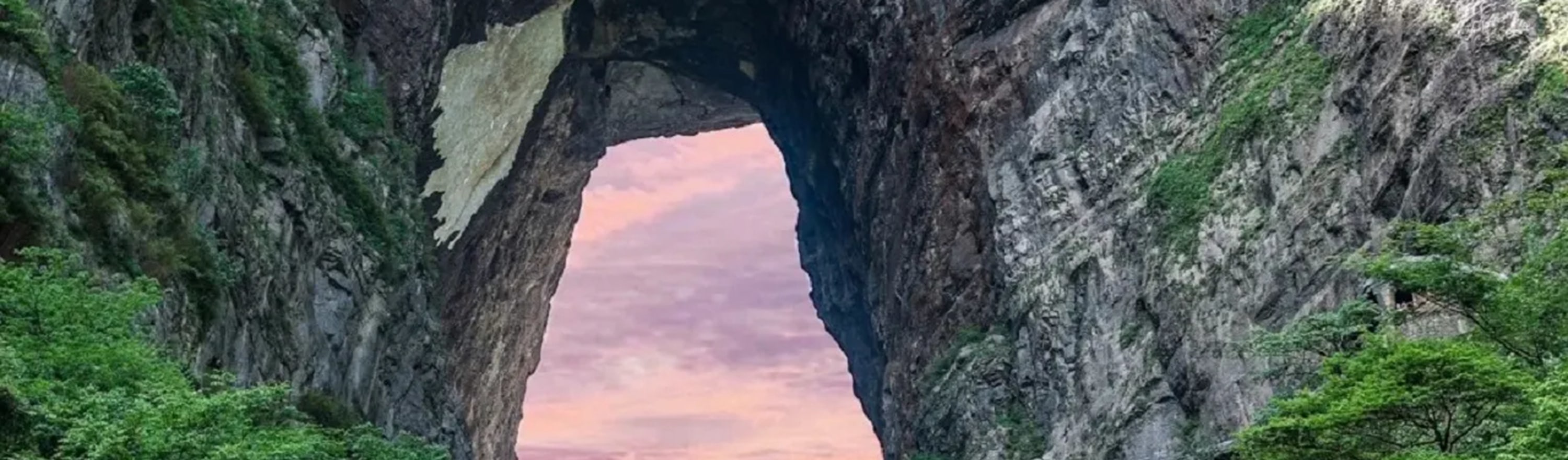 湖南魅力張家界高端純玩3日之旅（天門山洞+百龍天梯+喀斯特地貌+懸崖玻璃棧道+乘纜車看絕美景色+打卡《阿凡達》取景地+暢遊5A精華景點）