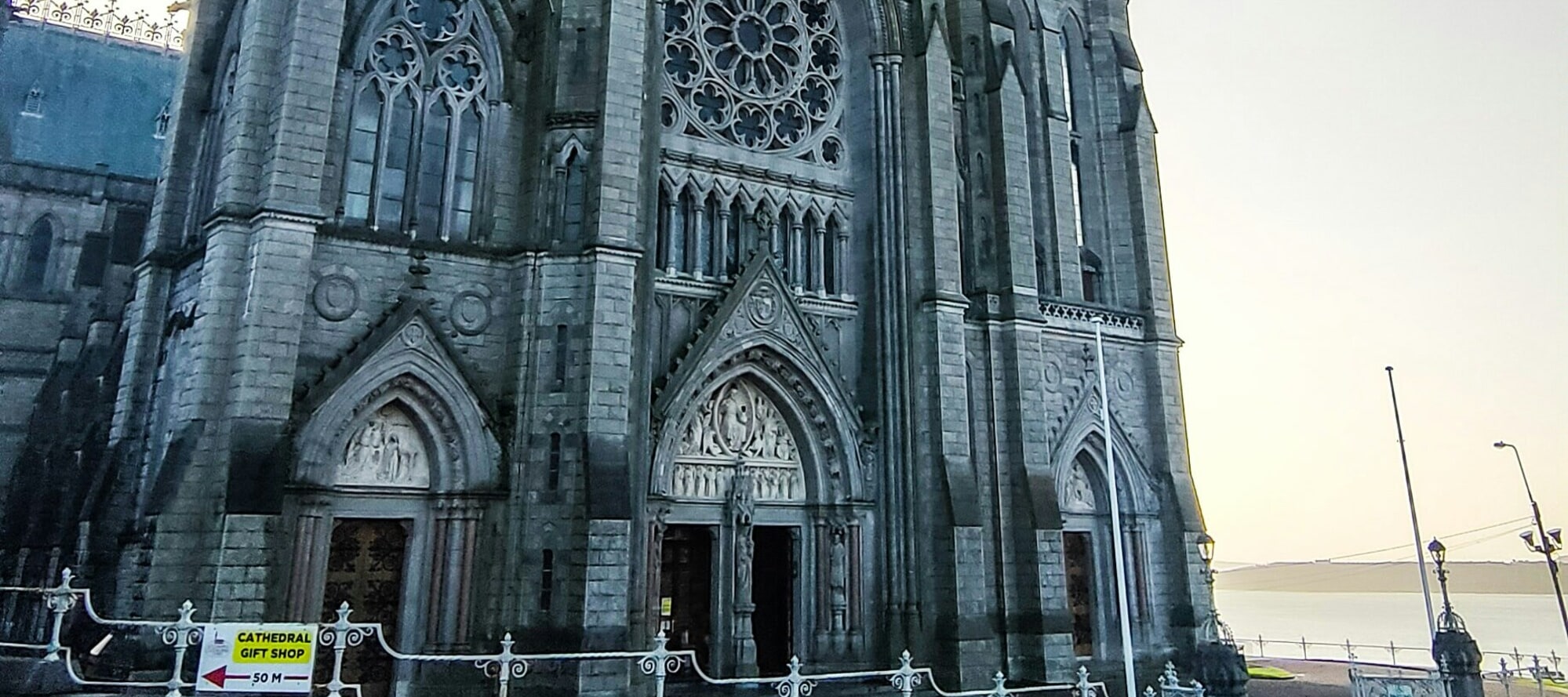 Cobh: Blarney Castle, Cork City, and Kinsale Tour