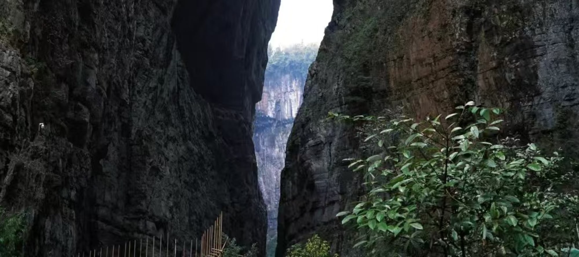 重慶武隆天生三橋高端一日遊（龍水峽地縫+喀斯特地貌+電影《變形金剛》拍攝地+重慶往返+尋覓地縫奇觀+贈送特色美食）