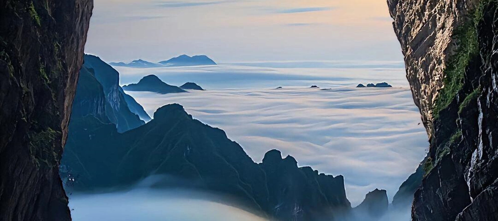 湖南張家界3天2晚（長沙往返+黃龍洞+國家森林公園+袁家界+天子山+天門山+玻璃棧道+天門洞+世界溶洞奇觀+乾坤柱+999階天梯）
