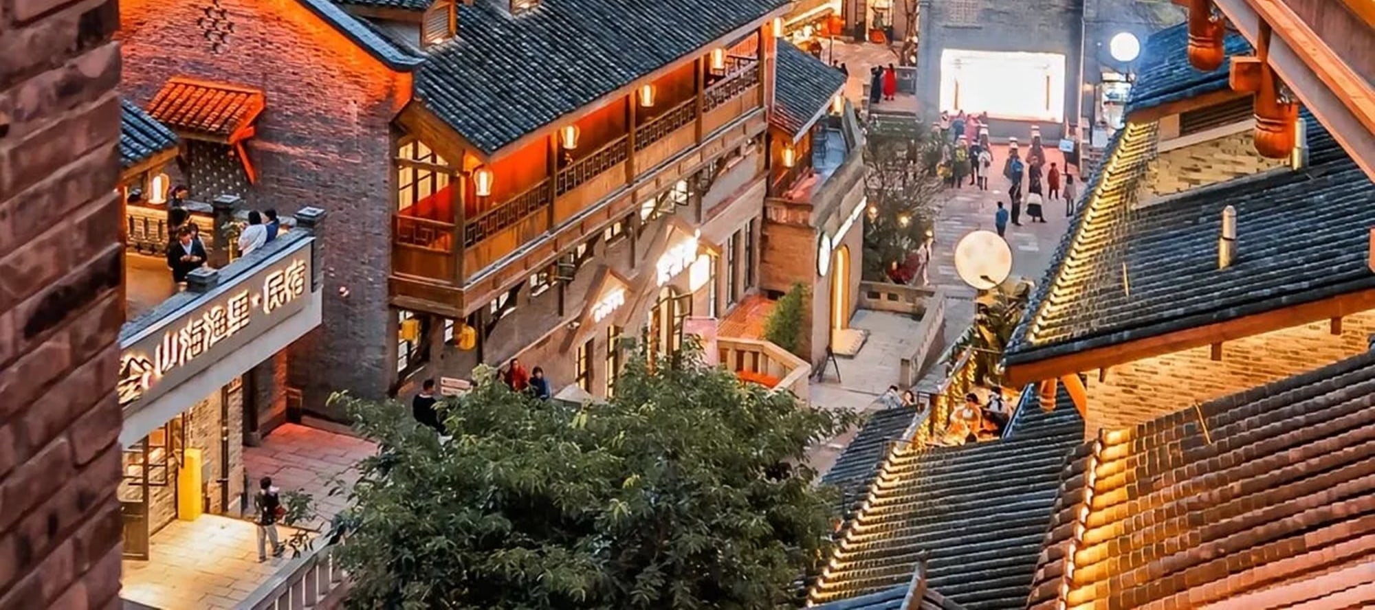 Ciqikou, with its blue-tiled and white-walled stilt houses, is a wonder of the original ancient town on the Jialing River.