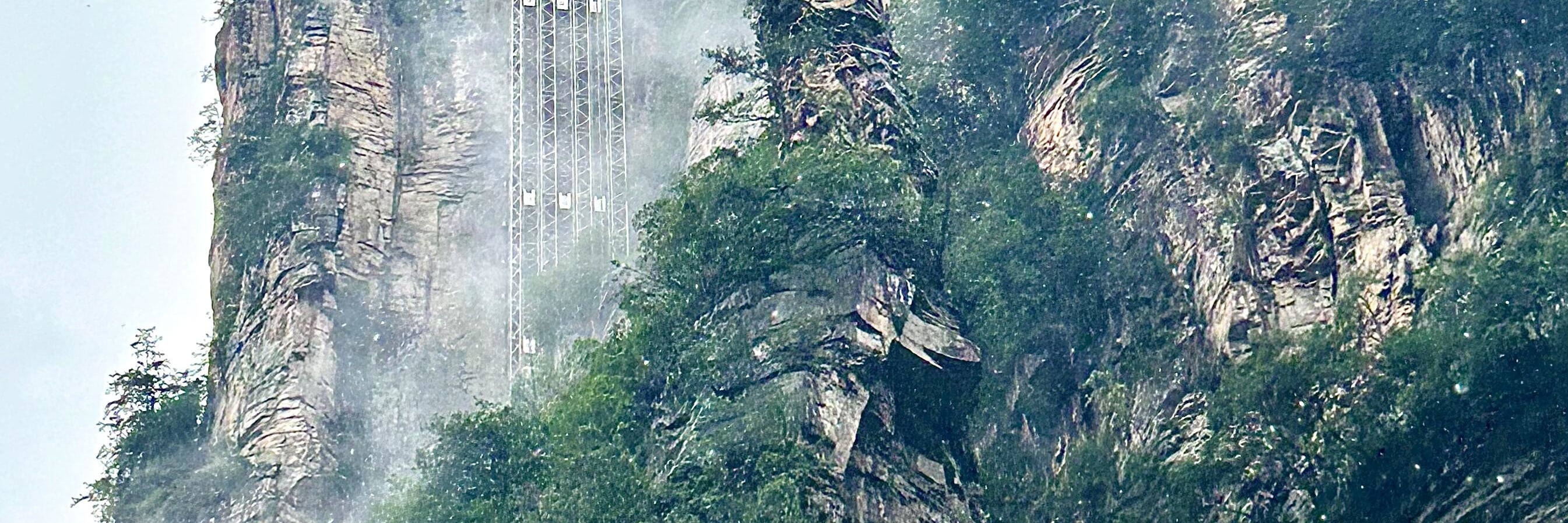張家界尊享3日遊（精品四鑽酒店+VIP通道+8人小團+森林公園+天子山+袁家界+阿凡達同款+百米天梯+玻璃橋+魅力湘西表演）