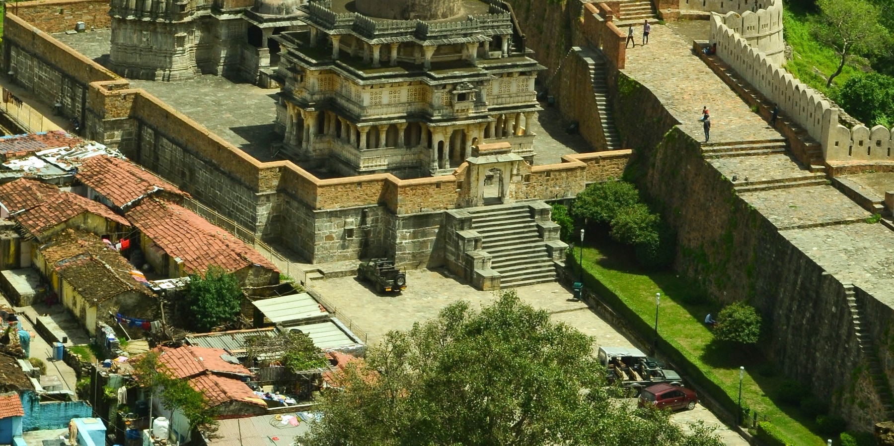 See Ranakpur Temple & Kumbhalgarh Fort with Mt Abu Drop from Jodhpur
