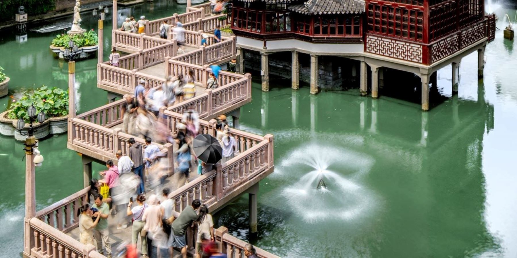 Shanghai Yu Garden Huxinting Teahouse - Thumbnail 4