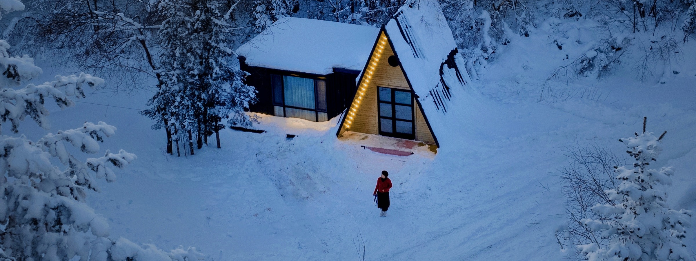 D5：境內【老裡克湖】保留著最原生態景觀資源，讓人印象深刻，其被譽為“中國南極”、“北方的香格里拉”。莽莽的林海雪原，厚厚的雪，在筆直挺拔直聳雲天原始林木間，徒步穿行3.5公里，賞盡森林霧冰掛、天然雪雕，直至高山深處的靜謐平湖，人跡罕至，卻有不時出現的動物蹤跡，令人感到非常神秘。