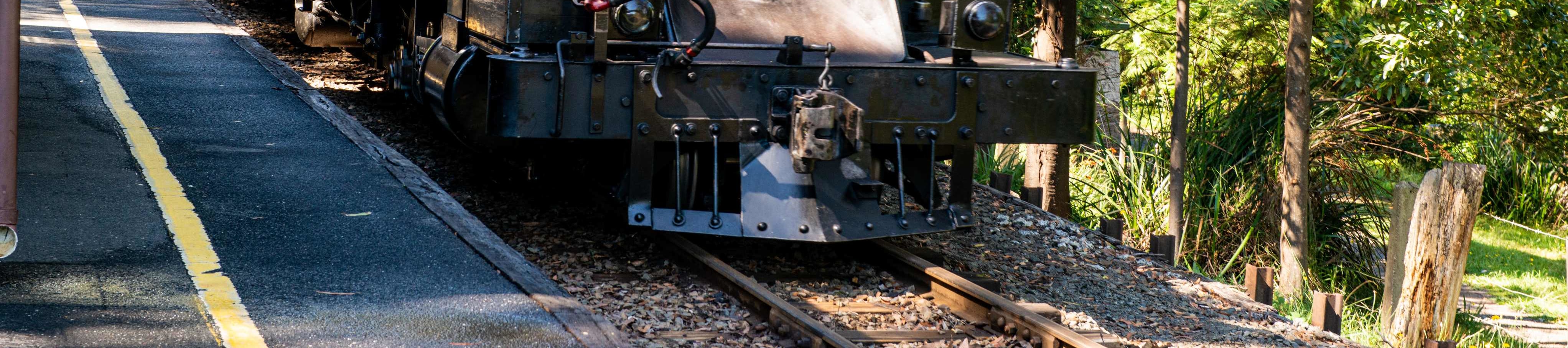 普芬比利蒸汽火車在車站 普芬比利蒸汽火車在車站