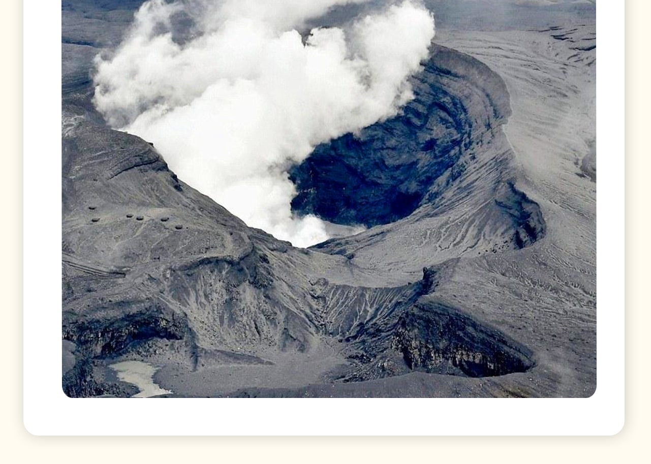 從阿蘇火山口俯視火山噴發,感受地球的脈動 從阿蘇火山口俯視火山噴發,感受地球的脈動