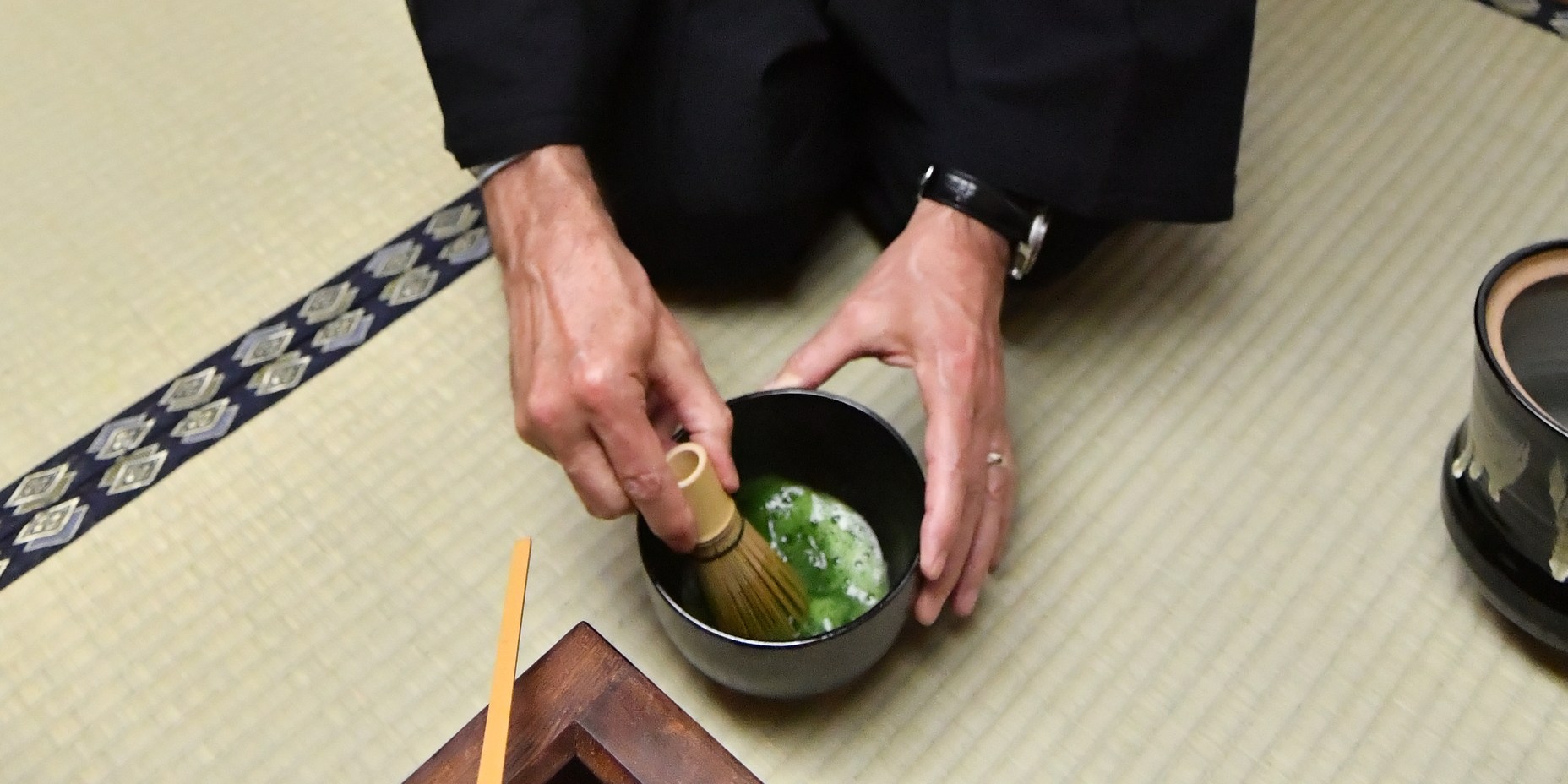 身著和服體驗禪意茶道和毛筆製作課程