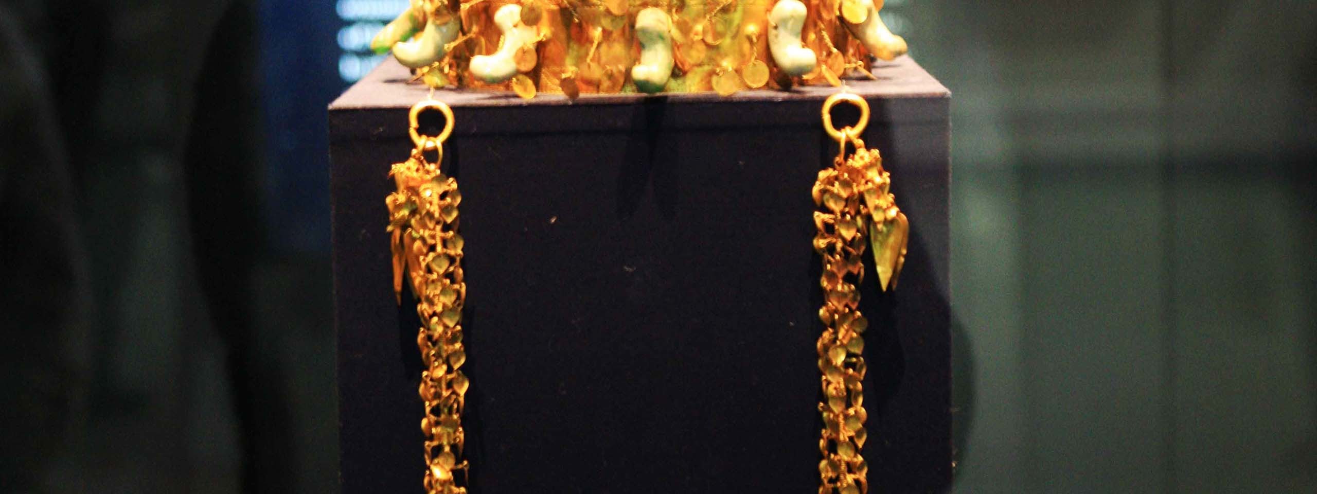 慶州國立博物館珍藏著新羅王國無價的文物，包括黃金王冠和佛教聖物。博物館生動地講述了慶州輝煌的歷史。