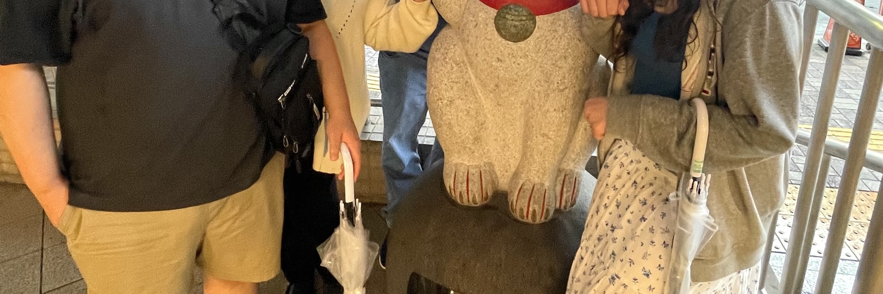 With a lucky cat statue!