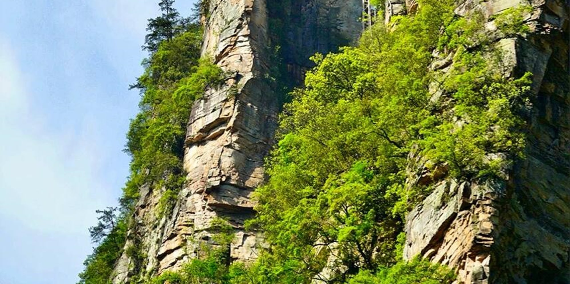 湖南張家界私家團5日遊（包車遊覽+天子山+袁家界+十里畫廊+鳳凰古城+芙蓉鎮+森林公園+自然的奇幻畫卷+仙境畫卷+贈演出票+張家界往返）