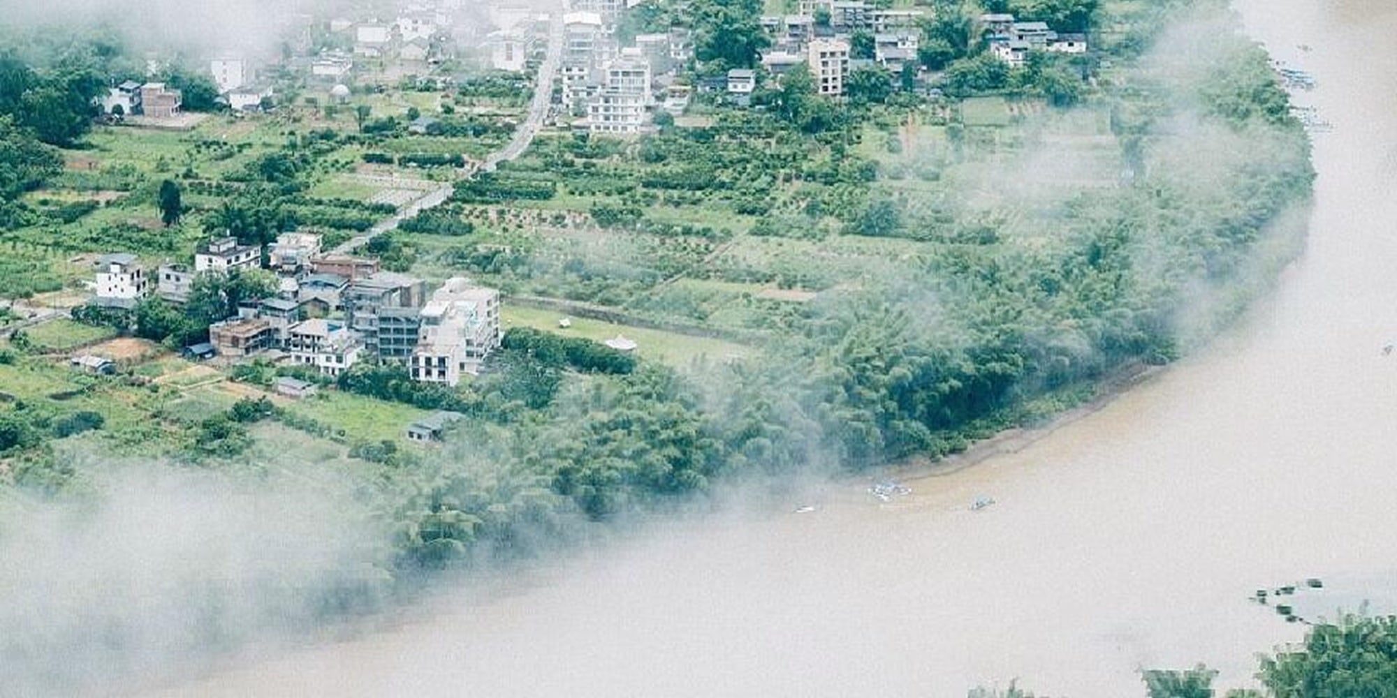 廣西桂林山水秘境5日遊（2-8人團+龍脊+古東瀑布+象鼻山+日月雙塔+遇龍河竹筏+興坪古鎮+灕江+十里畫廊+下午茶+篝火晚會+桂林往返）