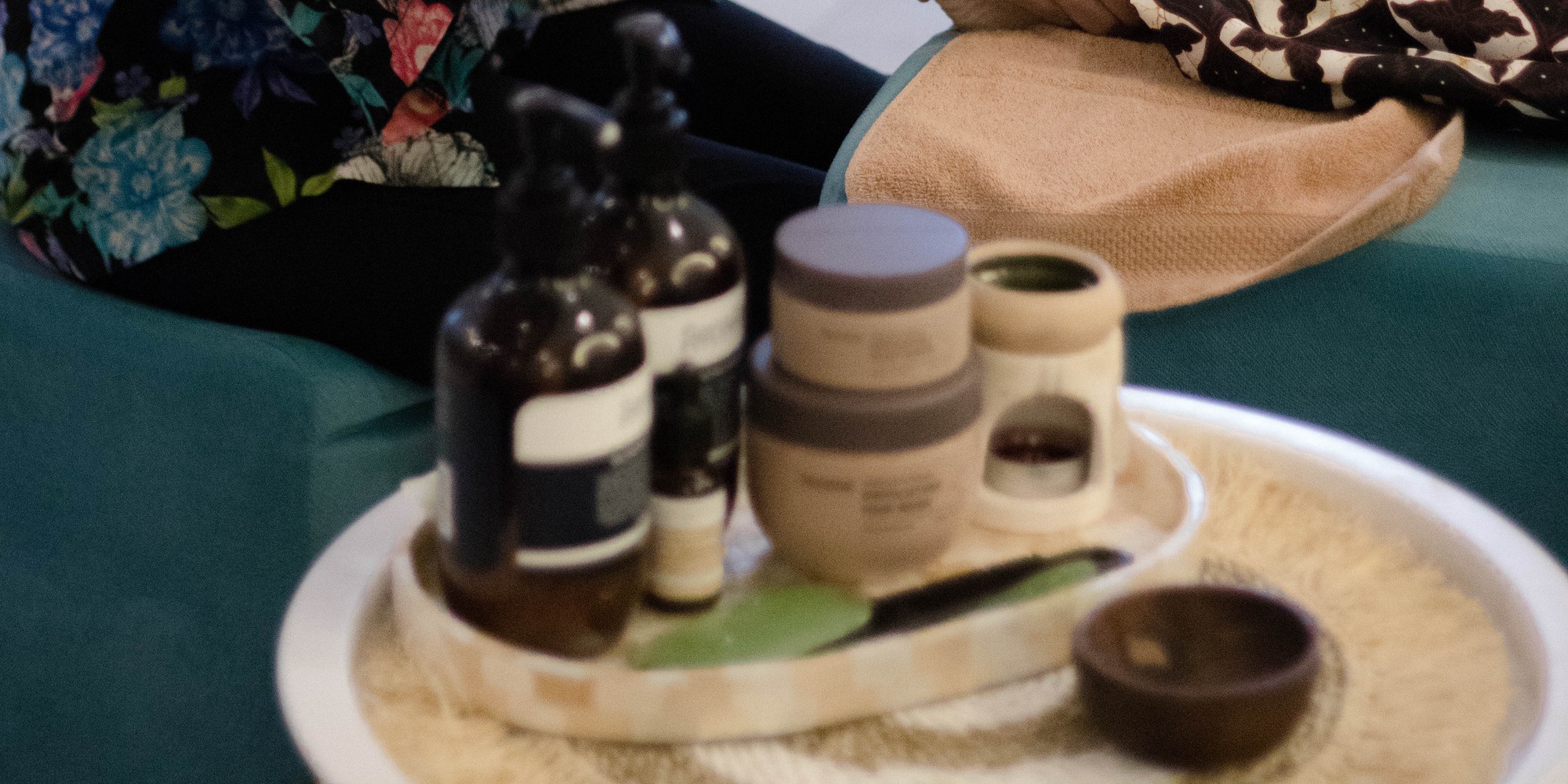 讓花藝與足部護理療程，為您的雙足注入活力。