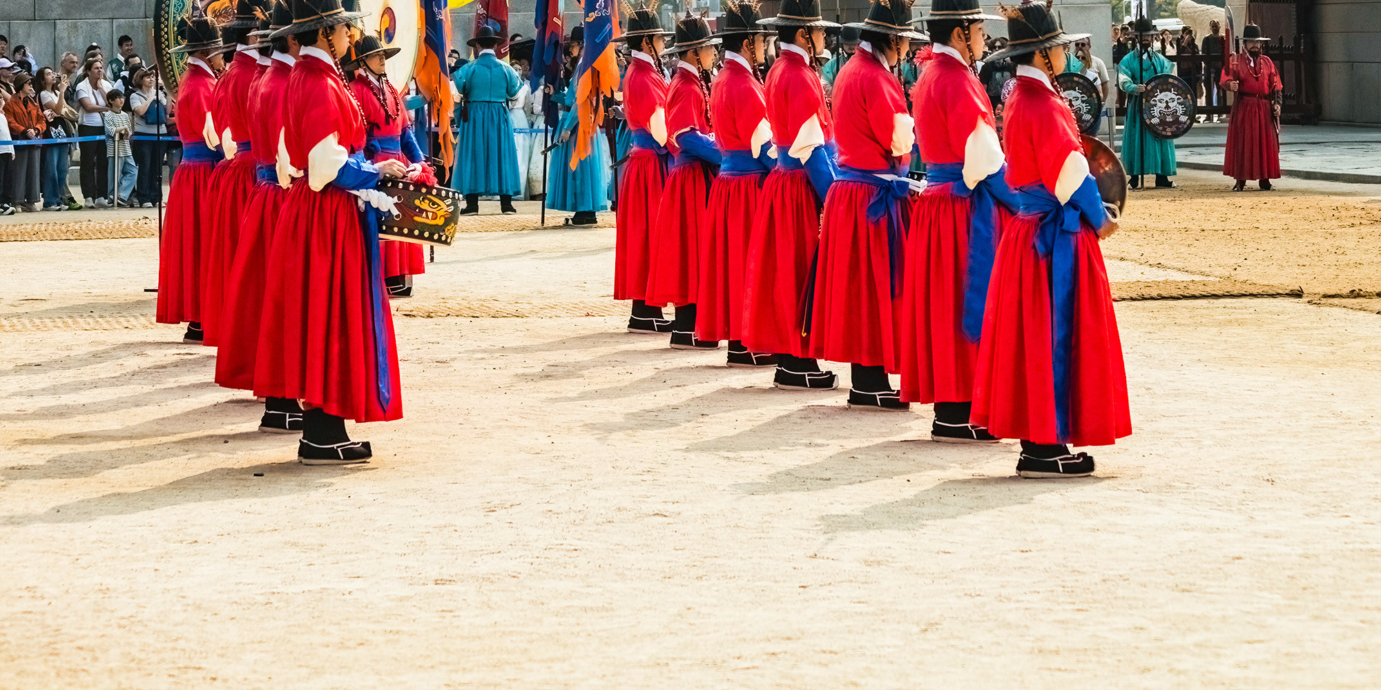 📸✨ 傳統的皇家衛隊換崗儀式也是一個受歡迎的亮點。 📸✨ 傳統的皇家衛隊換崗儀式也是一個受歡迎的亮點。