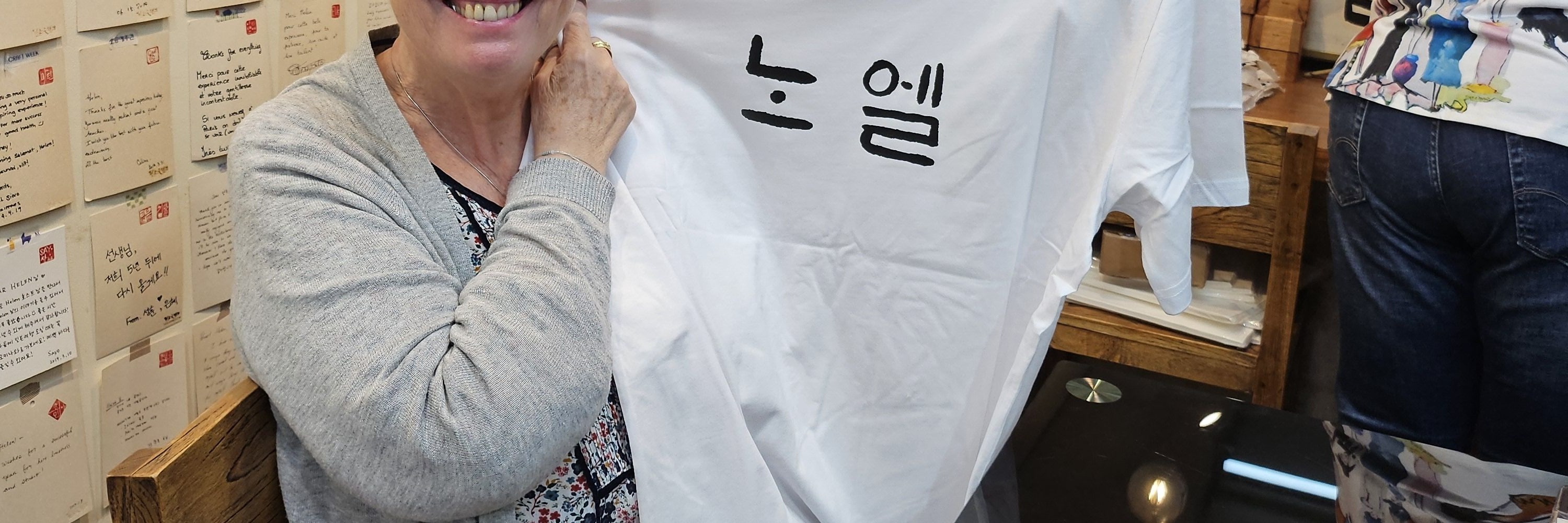 Make a T-shirt with your name in Hangul  in Insadong  Seoul