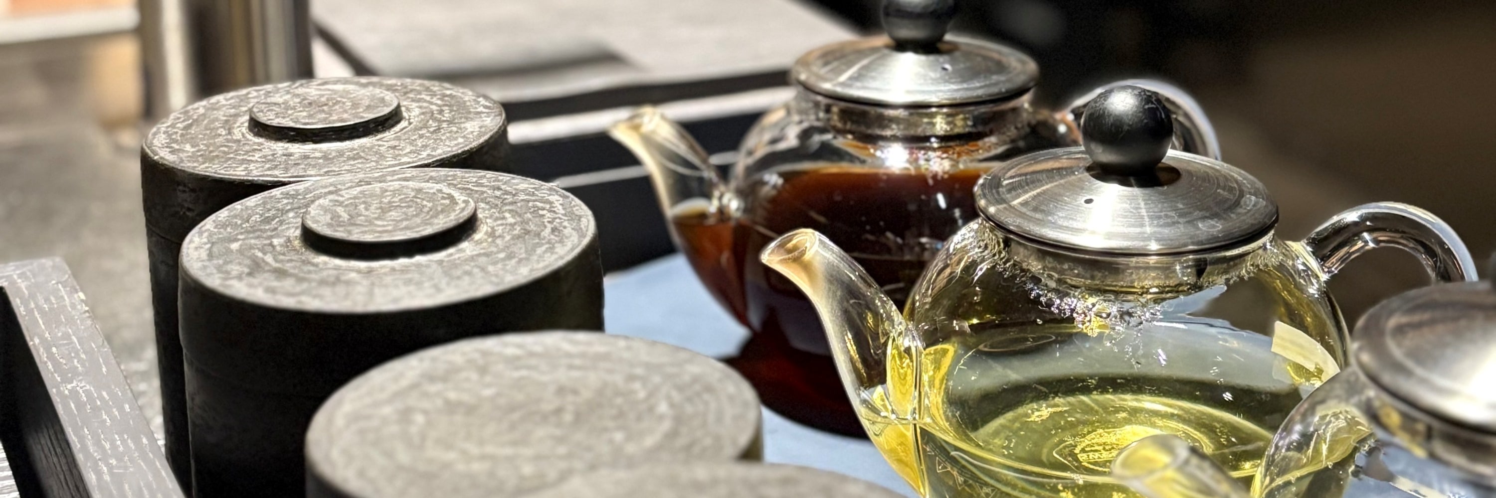 在O’Sulloc茶博物館新開放的陳年茶窖中,免費品嚐陳年茶,提升您的品茶體驗。(受當地條件限制) 在O’Sulloc茶博物館新開放的陳年茶窖中,免費品嚐陳年茶,提升您的品茶體驗。(受當地條件限制)