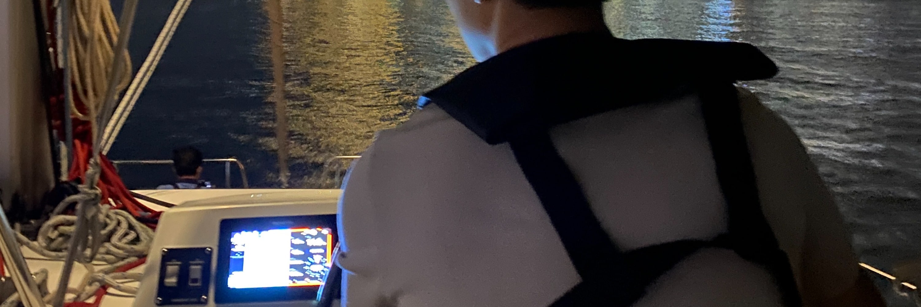 Enjoy the night view of Busan on a yacht!