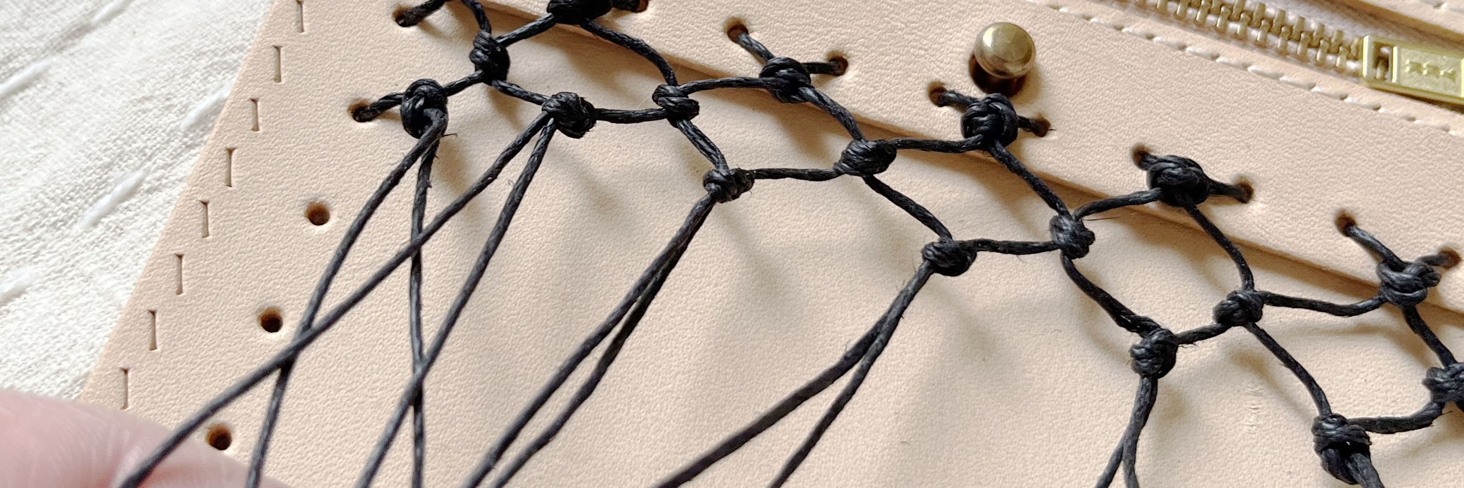Use woven fishing net elements to apply to finished products