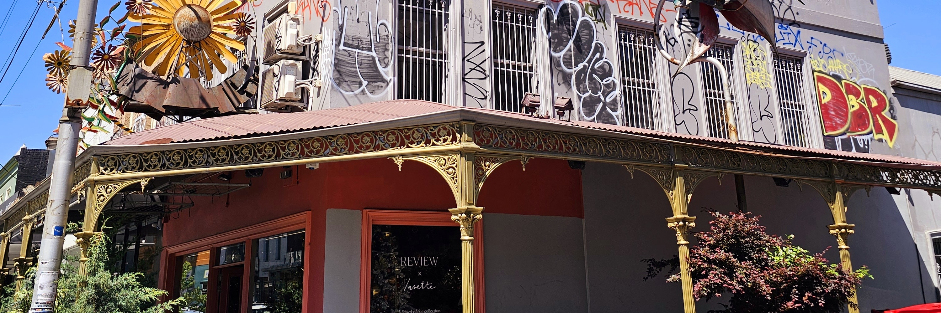 在色彩繽紛的街頭壁畫中捕捉菲茨羅伊的創意精神