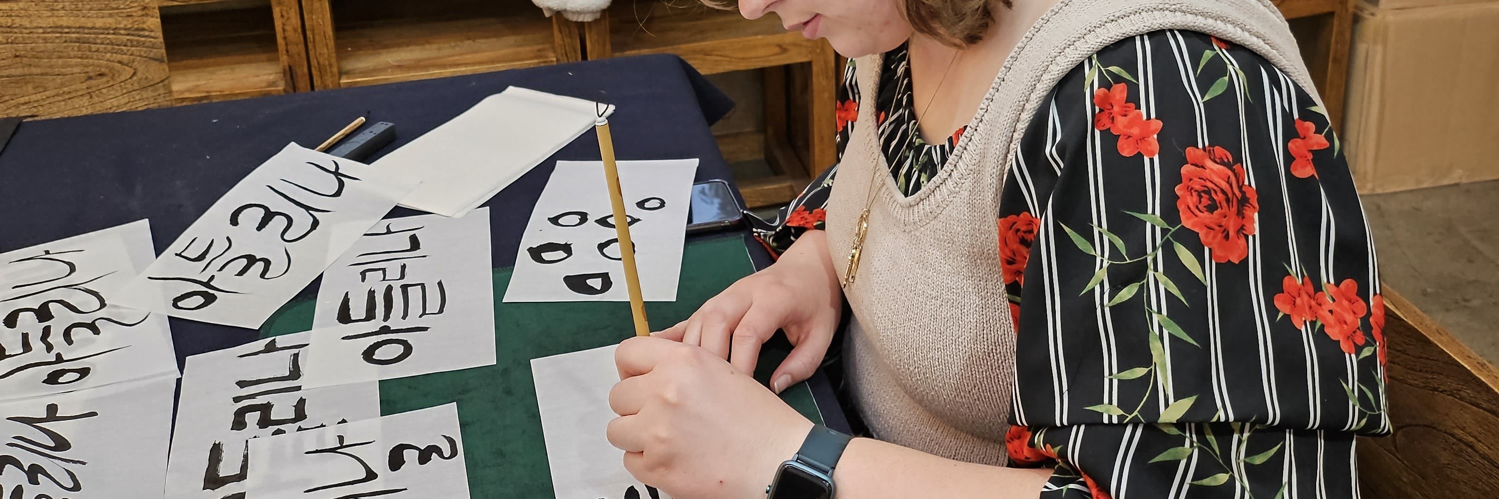 Make a T-shirt with your name in Hangul  in Insadong  Seoul